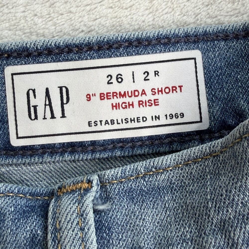 GAP 9" High Rise Bermuda Denim Jean Shorts Distressed Rips Women's Size 26/2R - Picture 3 of 14